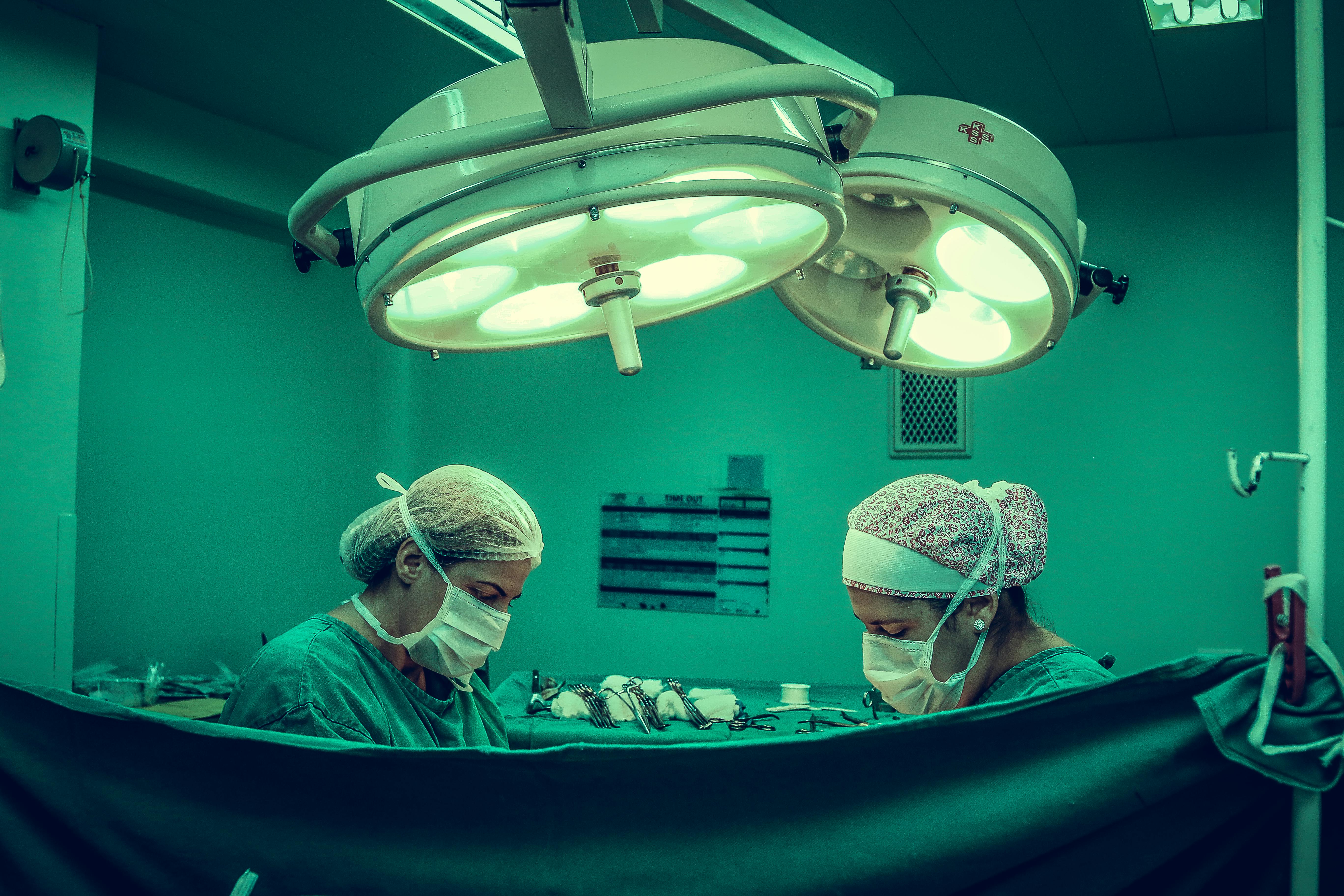 Post-Heart Attack Surgery: Delaying Elective Procedures Can Reduce Risks for Older Adults